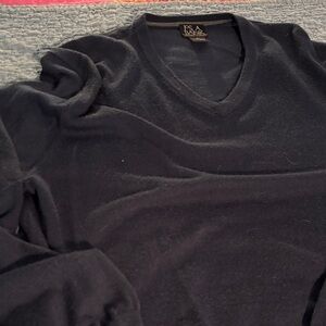 Men’s Joseph A Bank V-neck sweater size  XL